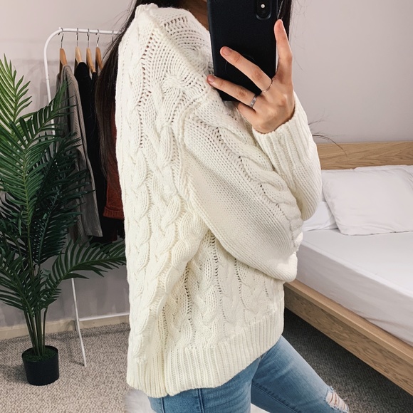 ๐ Ivory Chunky Knit Sweater - Picture 4 of 8